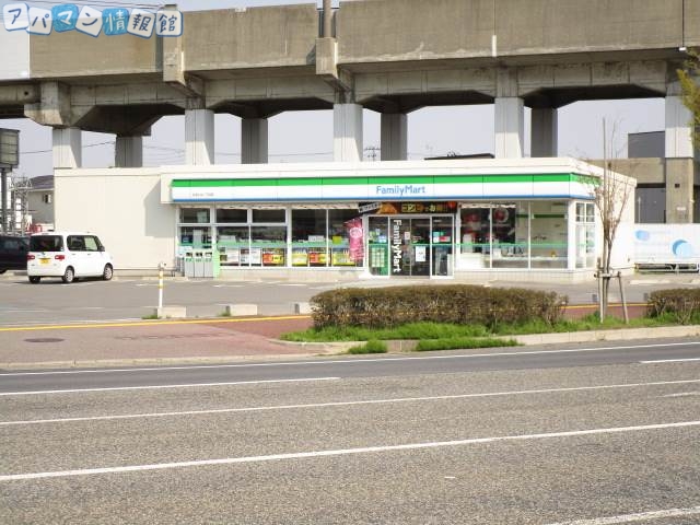 コンビニ　ファミリーマート女池上山一丁目店（コンビニ）まで550m