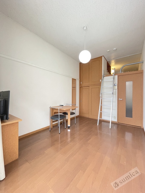 ＪＲ関西本線 加美駅 徒歩4分 3階建 築24年の居間写真
