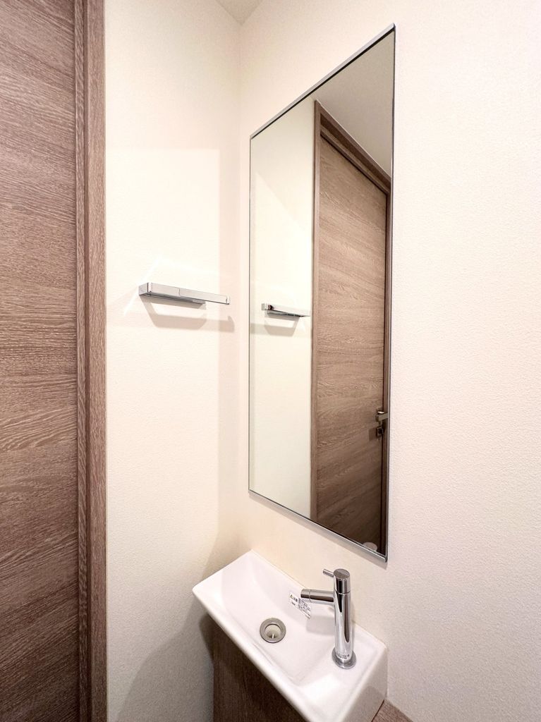 その他部屋・スペース　トイレ内手洗いカウンターございます。