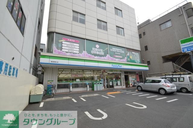コンビニ　ファミリーマート蓮田駅西口店（コンビニ）まで703m