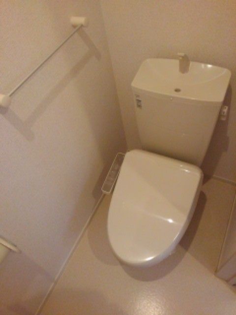 ＪＲ東海道本線 磐田駅 徒歩18分 2階建 築9年のトイレ写真