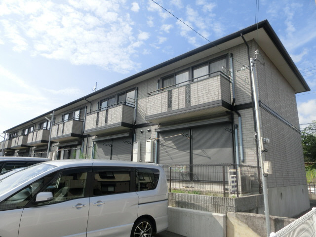 地下鉄西神・山手線 伊川谷駅 バス乗車時間：10分 最寄りバス停で下車 徒歩3分 築28年