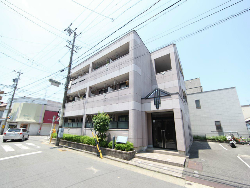 建物外観　外観　集合ポスト有り　屋根付き駐輪場