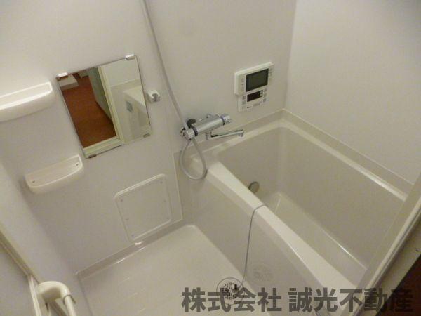 地下鉄空港線 西新駅 徒歩10分 2階建 築14年の風呂写真