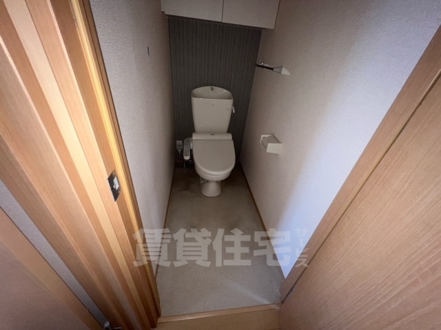 京阪石山坂本線 滋賀里駅 徒歩3分 2階建 築13年のトイレ写真