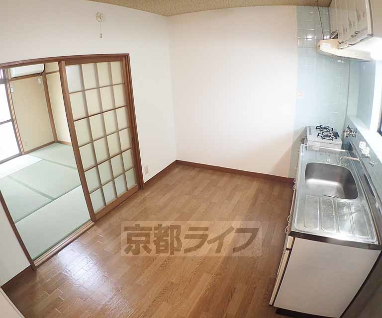 居室・リビング　広めの居室です。