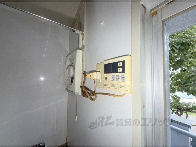 その他設備　給湯器リモコン