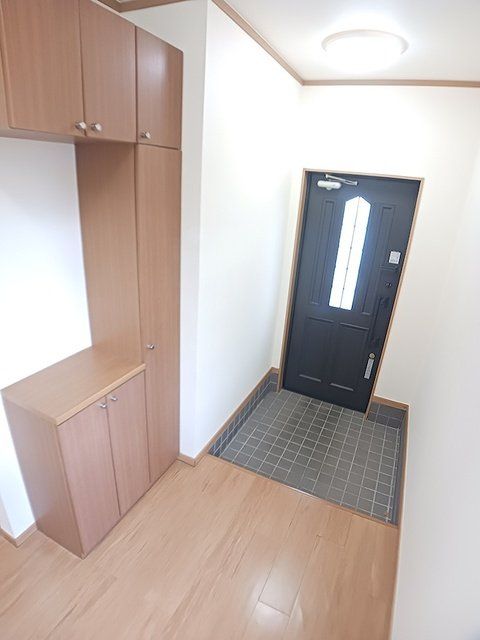 仙台市地下鉄南北線 泉中央駅 バス乗車時間：12分 最寄りバス停で下車 徒歩3分 2階建 築23年の玄関写真