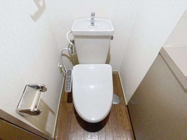 トイレ　掲載写真は空室の別部屋を掲載しております。実際のお部屋と仕様