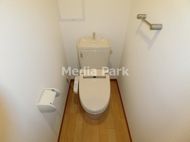 東急田園都市線 梶が谷駅 徒歩11分 5階建 築17年のトイレ写真