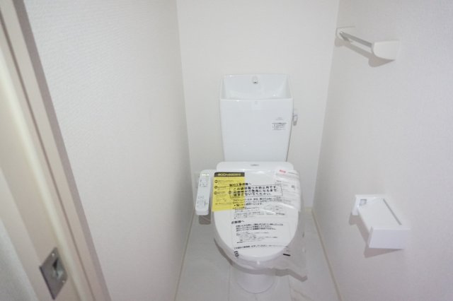 ＪＲ豊肥本線 南熊本駅 徒歩27分 3階建 築6年のトイレ写真