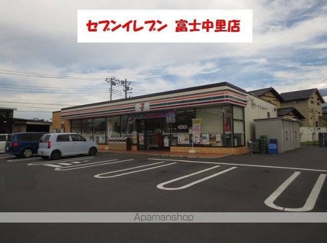 コンビニ　セブンイレブン（コンビニ）まで685m