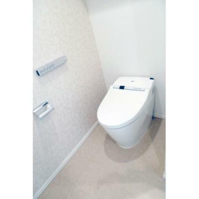 トイレ　※写真は同タイプ住戸です。