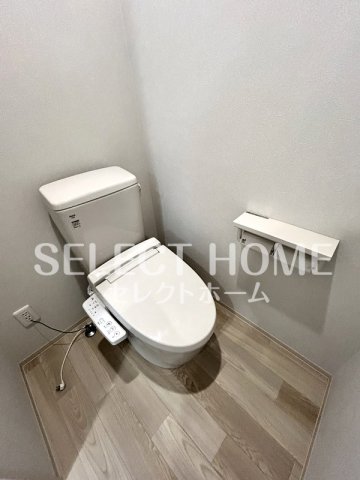 トイレ　落ち着いた色調のトイレです