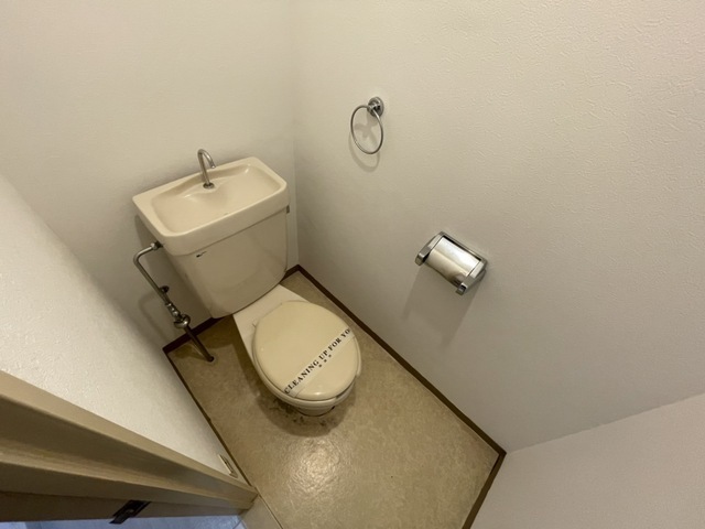 リラ船本のトイレ写真