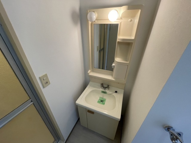 リラ船本の内装写真