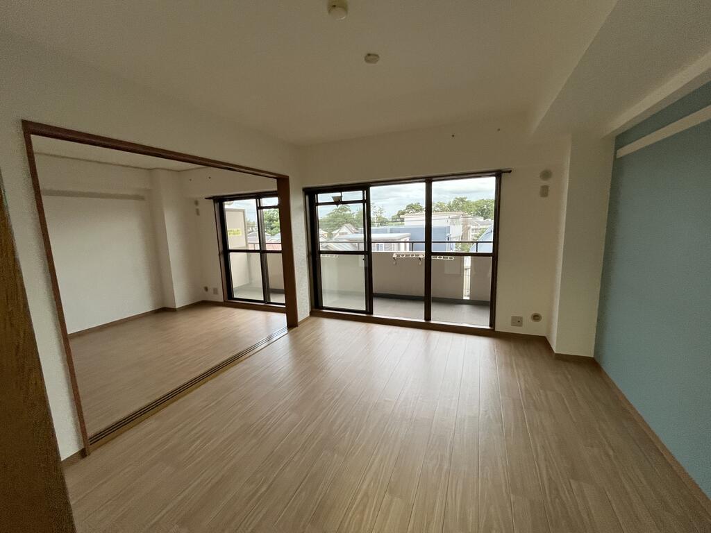 居室・リビング　東向きのお部屋です♪