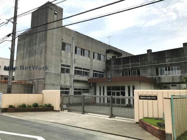 小学校　豊橋市立岩西小学校（小学校）まで983m