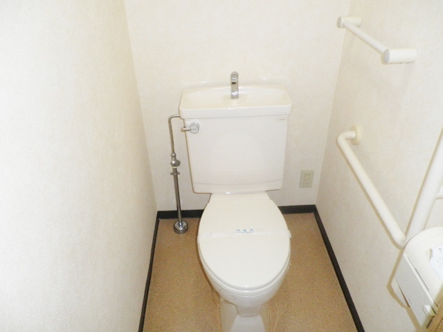 ＪＲ埼京線 北戸田駅 徒歩12分 5階建 築31年のトイレ写真