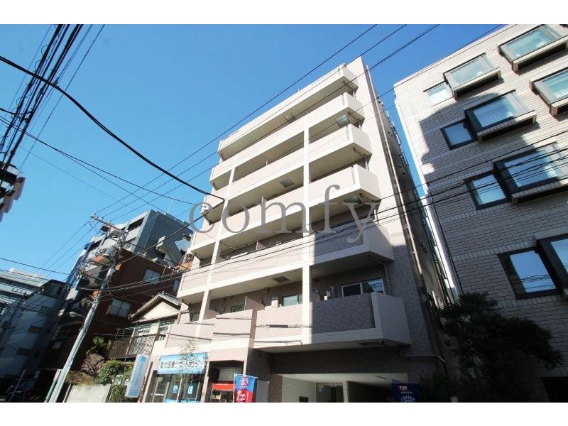 建物外観　タイル貼りの重厚感のある外観