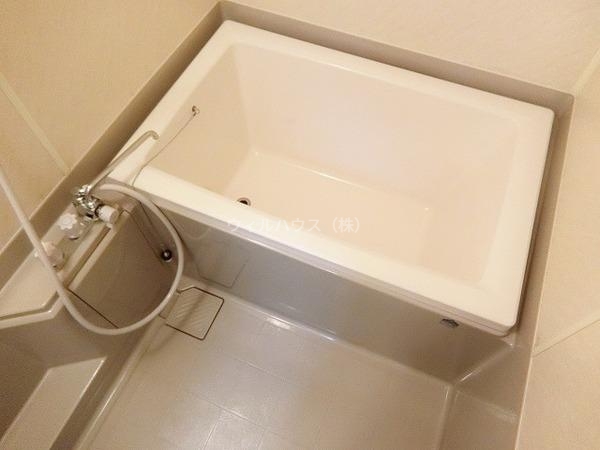 バス・シャワールーム　キレイにリフォームされています！