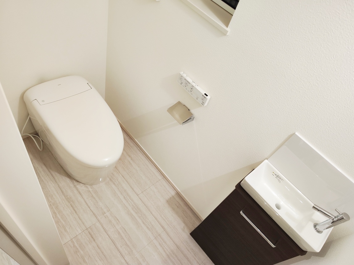 白金6丁目戸建てのトイレ写真