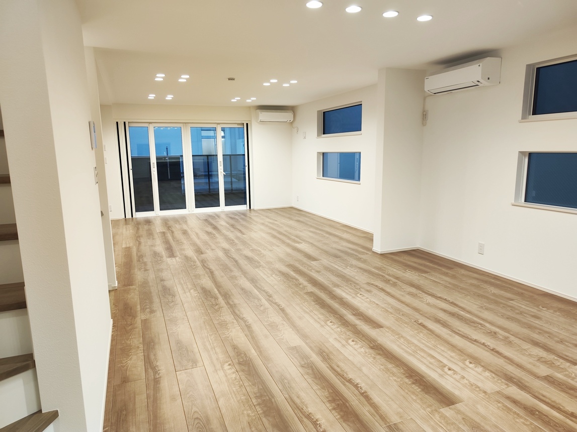 白金6丁目戸建ての居間写真