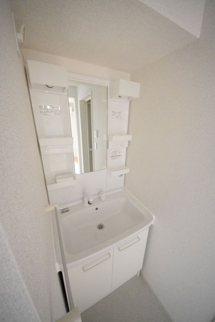 洗面設備　あると便利な独立洗面台です