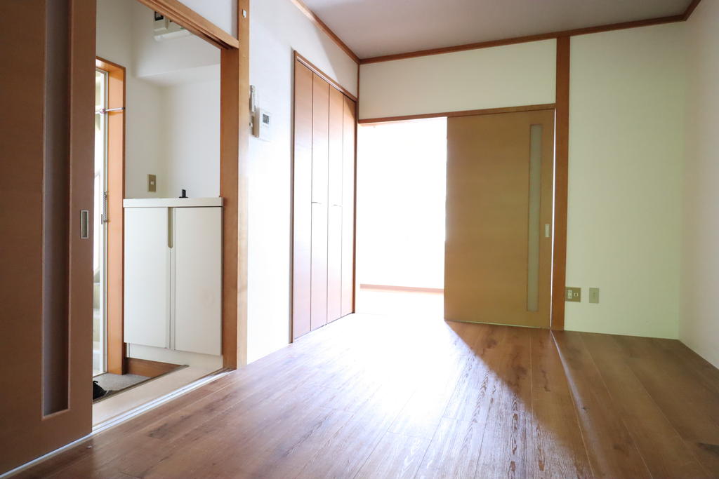 居室・リビング　和室を洋室にリフォーム済み