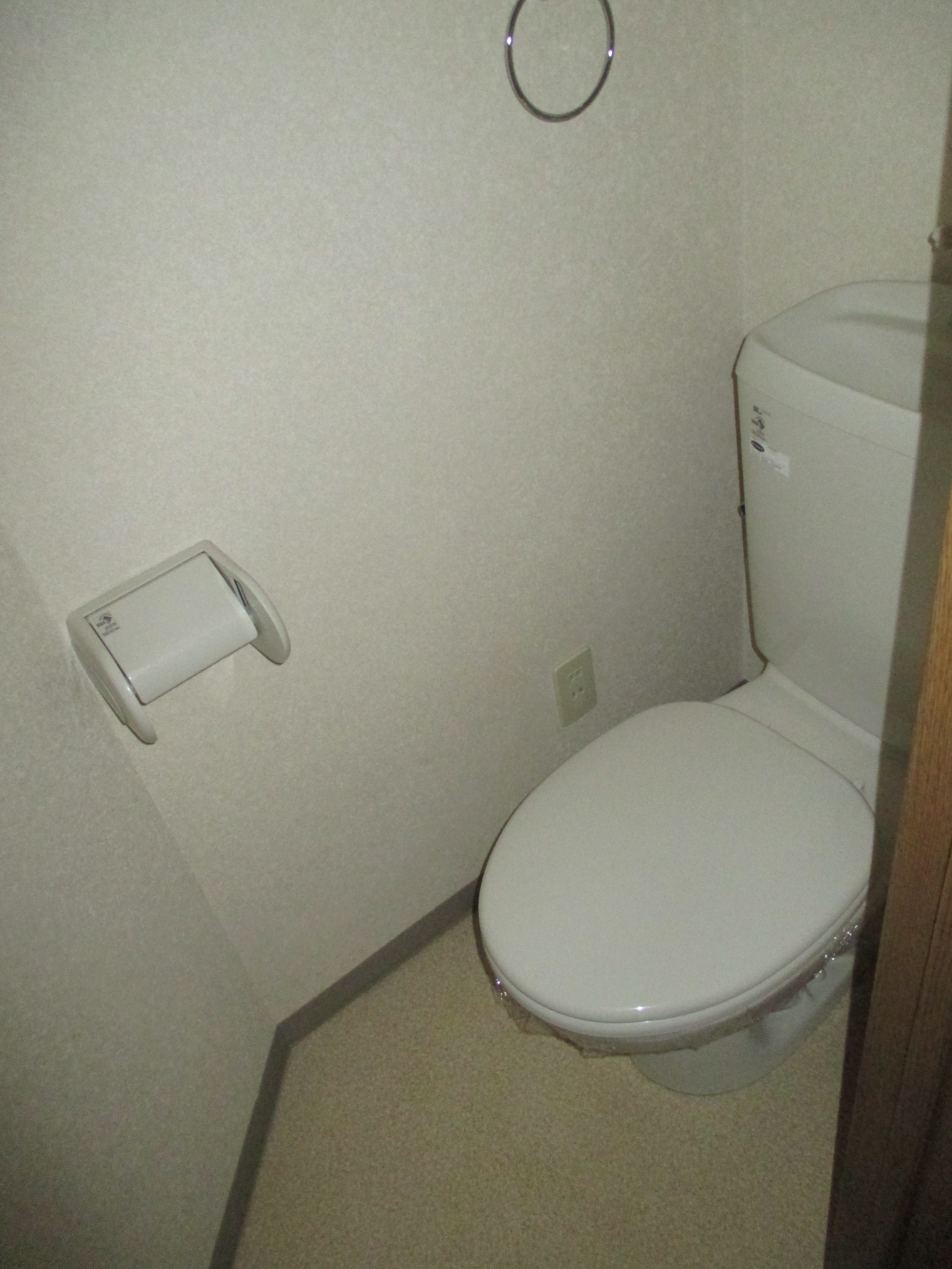 トイレ　入居時温水洗浄便座に取替えます