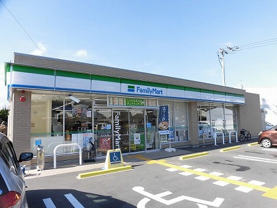 コンビニ　ファミリーマート高知介良通店（コンビニ）まで335m