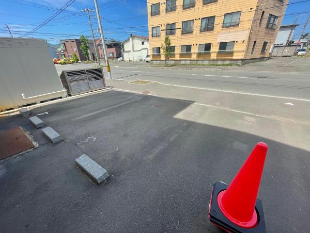 【函館市千歳町のアパートの駐車場】