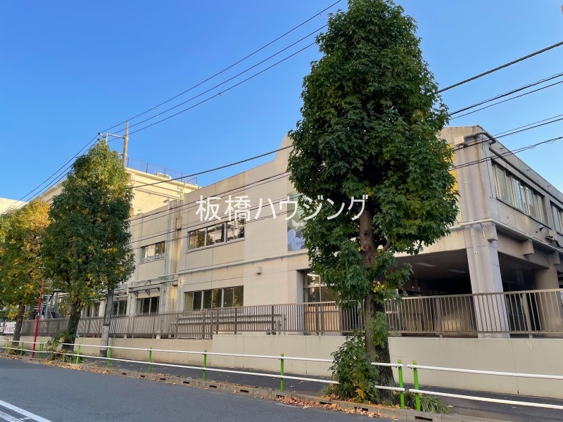 中学校　板橋区立高島第二中学校（中学校）まで2205m