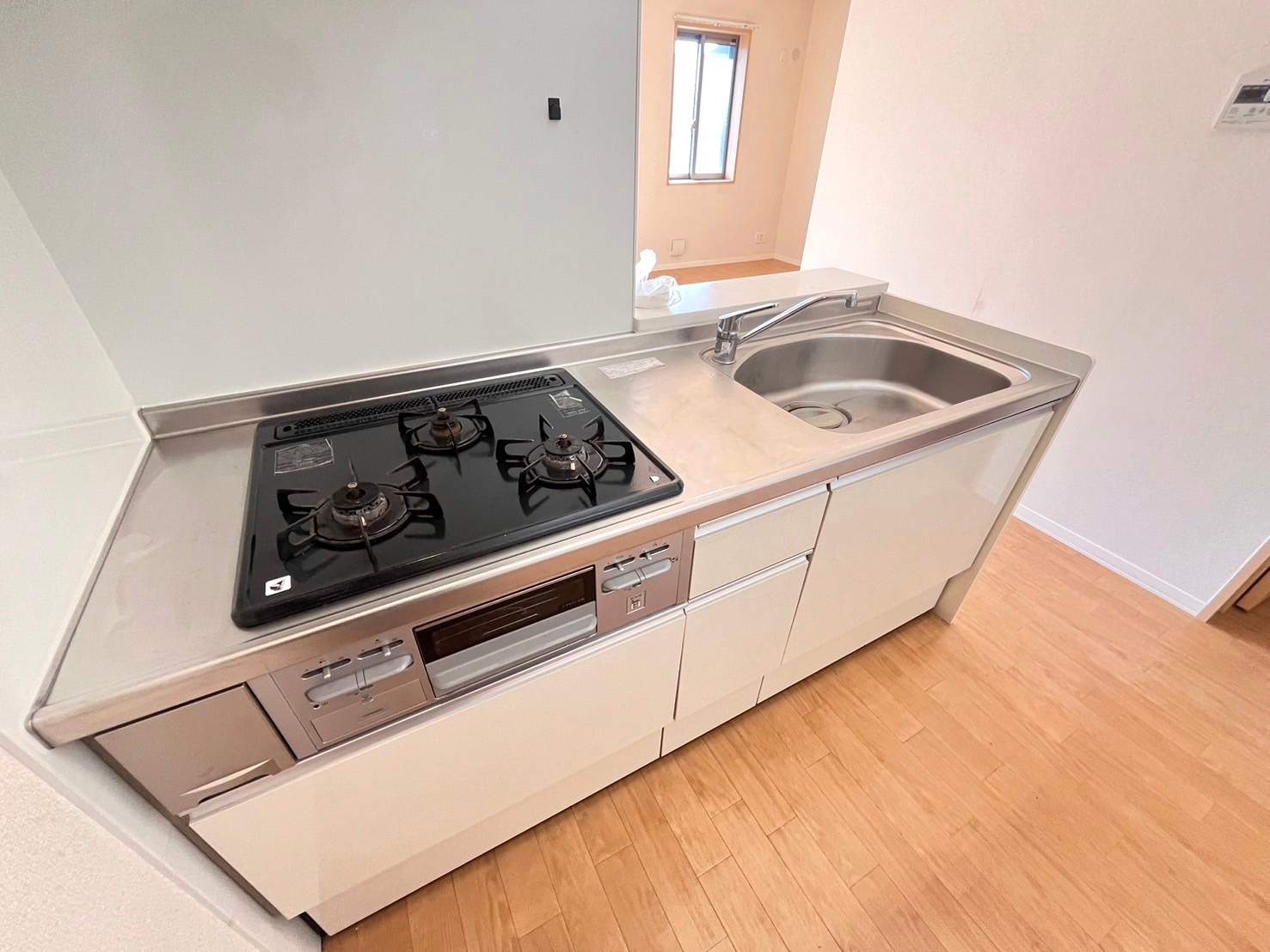 キッチン　システムキッチン3口コンログリル付き！