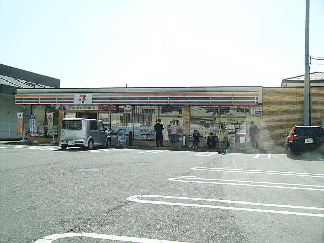 コンビニ　セブンイレブン横浜阿久和西店（コンビニ）まで250m