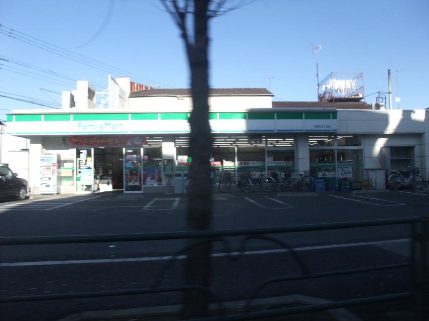 コンビニ　ファミリーマート保谷町五丁目店（コンビニ）まで492m