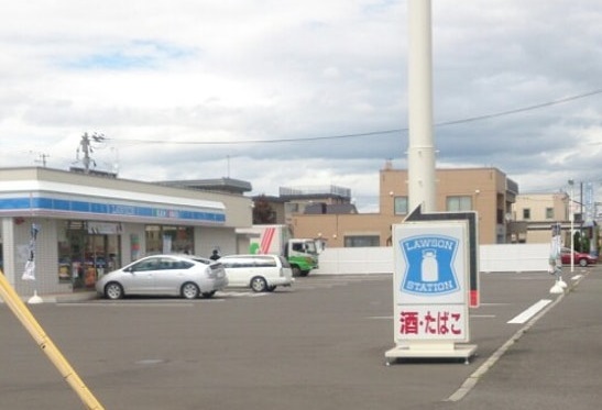 コンビニ　ローソン旭川東4条店（コンビニ）まで266m