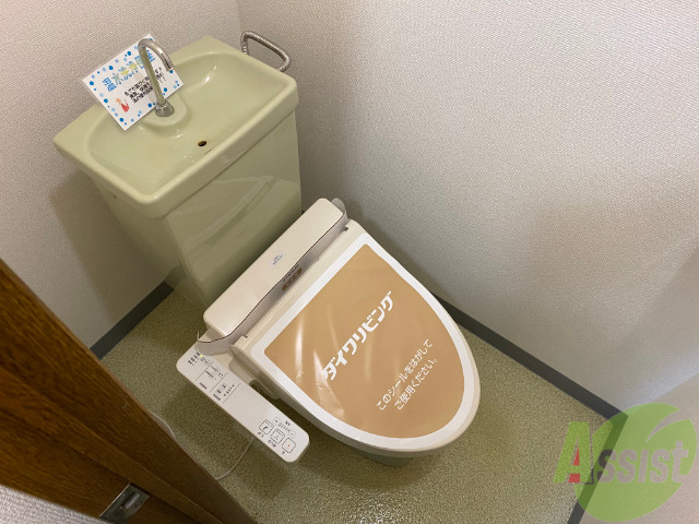 トイレ　トイレはウォッシュレット機能付きなので嬉しいですね。