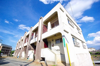 森田サンハイツの建物外観