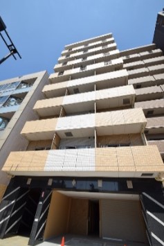広島市中区西白島町のマンションの建物外観