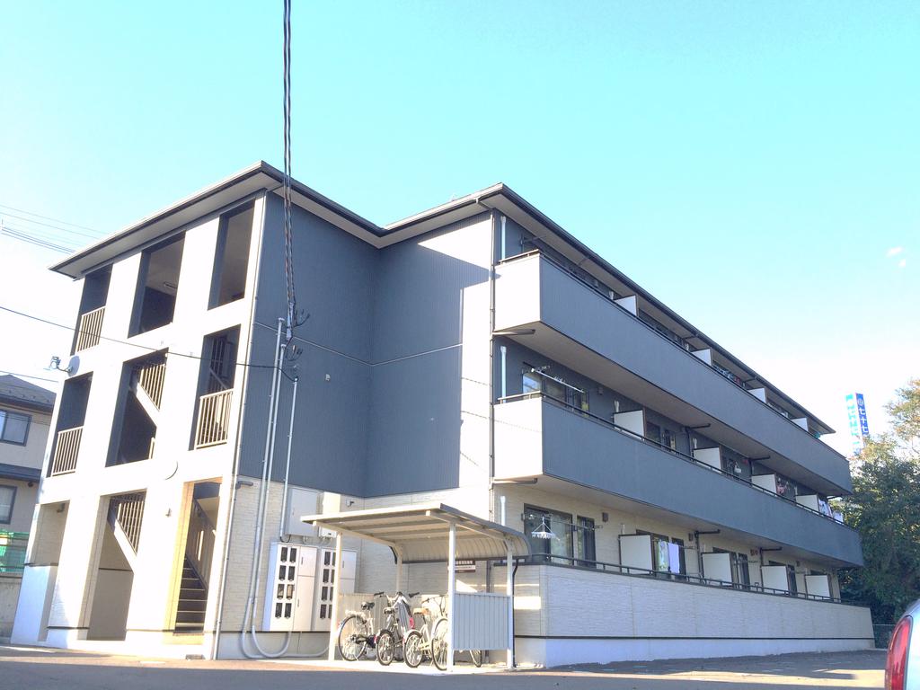 建物外観　緑溢れる落ち着いた環境にございます☆