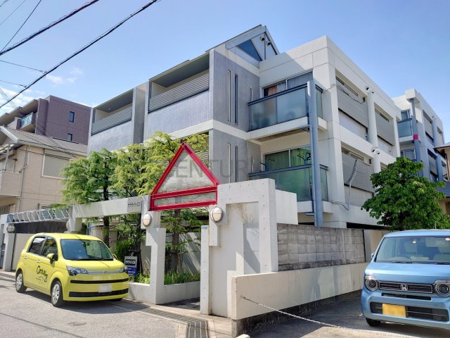宝塚市仁川北のマンションの建物外観