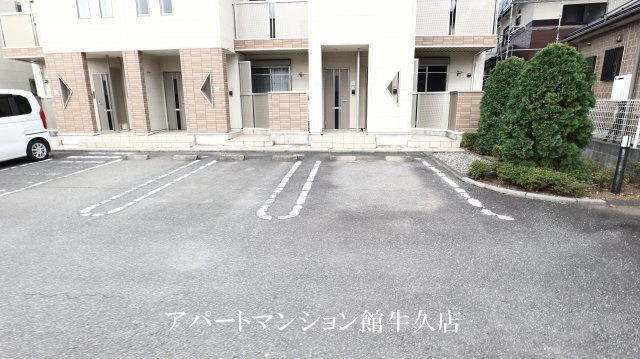 【セレッソ弐番館の駐車場】