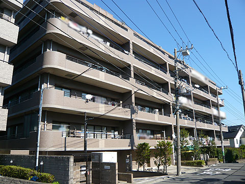 横浜市保土ケ谷区瀬戸ケ谷町のマンションの建物外観