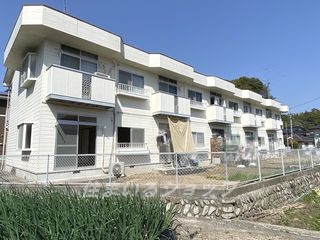 【広島市安佐北区深川のアパートの建物外観】