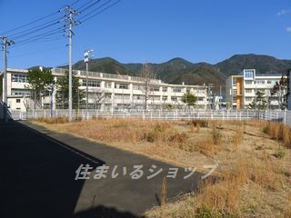 【広島市安佐北区深川のアパートの小学校】