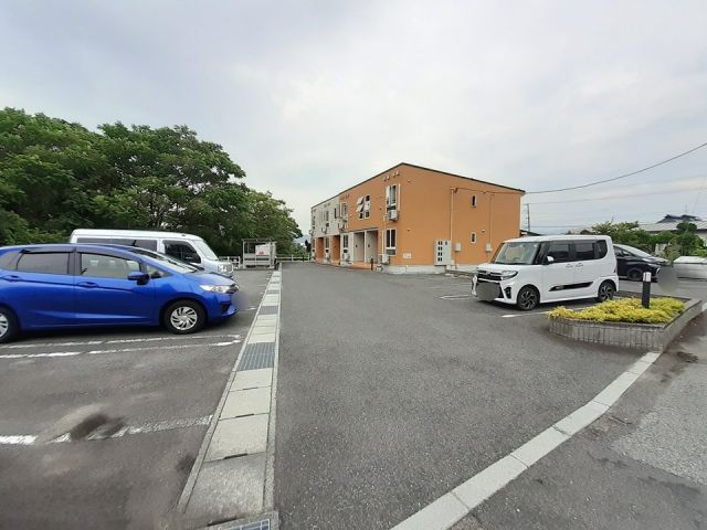 【クヴェレの駐車場】