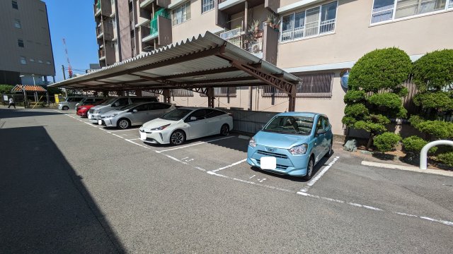 【マンション新川の駐車場】