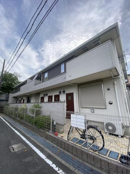 四條畷市蔀屋本町のアパートの建物外観