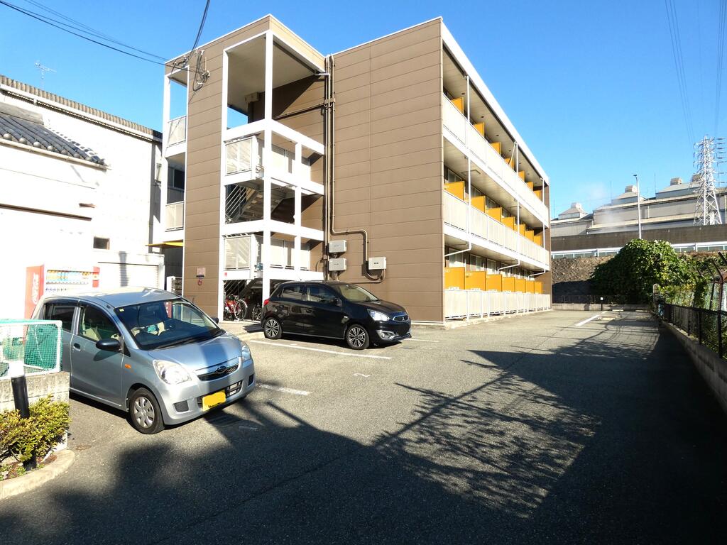 【大阪市西淀川区中島のマンションの駐車場】